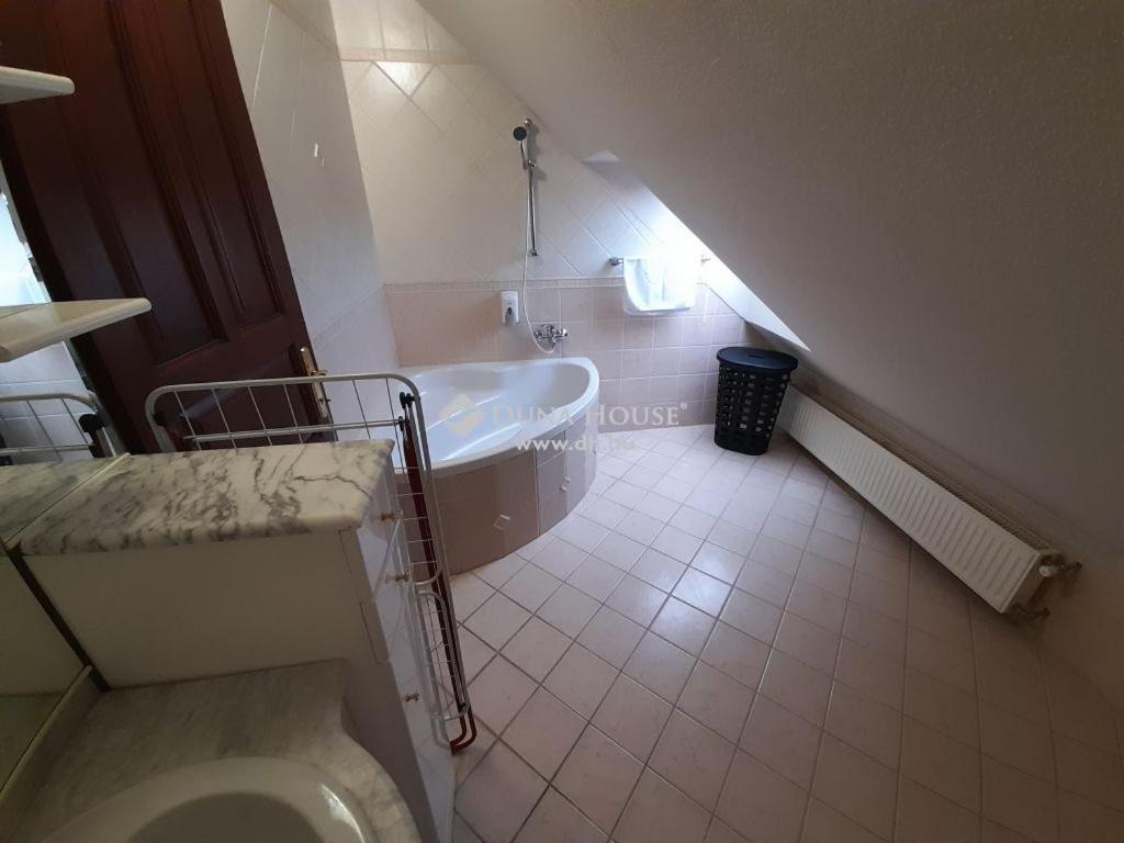 Апартаменты Lujza Apartman Goedoello Экстерьер фото